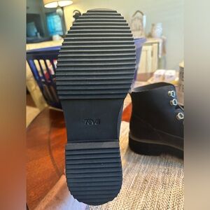 Teva Laceup boot size 9 1/2, new without tags, never worn